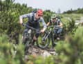 Two downhill specialists on the trail: with Simplon and Cube you can leave the throttle on downhill.