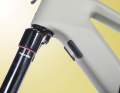 The battery with 750 watt hours is permanently installed in the down tube. A radical step, but one that pays off in terms of weight.