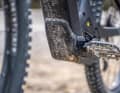 FLOP: Low bottom brackets are an advantage for cornering and downhill stability, as is the case with the Canyon. However, the cranks touch down too easily on the climbs. The Spectral:ON also has a long and low "belly" in front of the motor, which bounces too easily.  