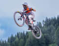 Big jump: Spaniard Qim Fargas flies into the finish area in Leogang after a ten-hour race with ten stages.