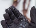 Silicone on the fingers ensures a good grip on the brake levers