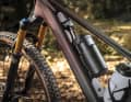 A big advantage of the internal shock: If the additional battery (160 Wh) is on board, a water bottle also fits into the frame triangle. A real plus!