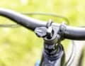 Turn the flap to the side and the mini-tool with the six most important tools is pushed out by a spring. Unfortunately not on board: a chain riveter.