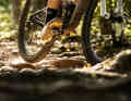 Im ersten Fahreindruck konnten wir selbst an einem kurzhubigen Trailbike eine leichte Verbesserung der Federung feststellen. Photographer: Max Fuchs