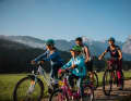 Vom Sommer bis in den Herbst hinein können Radfahrer zwischen einfachen Erlebnistouren für die ganze Familie und anspruchsvollen Trails wählen.