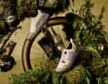 Fizik vient tout juste de relooker son vélo tout-terrain Ergolace, et les Italiens proposent maintenant une version Gore-Tex résistante aux intempéries.