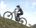 Mit 800er PowerTube-Akku und kräftigem Bosch CX ist das Flame für lange Touren mit steilen Auffahrten gerüstet.