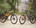 Rockshox gegen Fox: Mit zwei baugleichen Mondraker Foxy Bikes wollten wir herausfinden, welcher Hersteller aktuell das beste E-Fahrwerk baut.