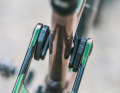 Schön vielseitig:  Die Bikes von Trek, Meri­da und Raaw bieten die Möglichkeit, via Flipchip die Geometrie zu verändern. Im Fall von Merida ist dadurch sogar der Umbau auf ein kleineres 27,5-Zoll-Hinterrad möglich.