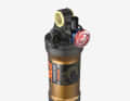 The damper is also available as a remote version. This allows you to set the damper hard or soft from the handlebars.