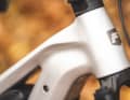 The weld seams on the main frame are smartly polished. Carbon look on the aluminium chassis.