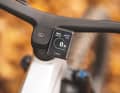 Focus has developed its own mount for the Kiox display. The screen sits well protected behind the handlebars - but quite close to the knee.