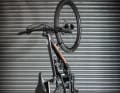 Also good: thanks to the two wheels, the stand can be moved together with the bike.