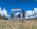 Markus Weinberg et son coéquipier Mathias Müller lors du Tour Divide à travers les Rocheuses.