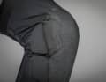 The area above the knee is additionally protected by a kind of skid plate