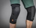 Large pad, robust material - the Fox Launch Elite just about makes it into the ranks of lightweight pads
