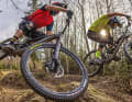 Guaranteed fun: Santa Cruz Nomad and Radon Swoop fly around the track. The two freeriders were the most fun for us.