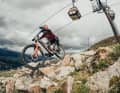When the downhill track really puts riders through their paces, it’s not just the riders who take a beating. The tyres usually bear the brunt of it. That’s why Maxxis is now launching a new, stronger DH carcass.