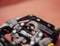 Unusual: The pins reduce freedom of movement and make it difficult to get off. On the other hand, the stance on the pedal is extremely stable.