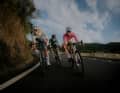 Van Rysel präsentiert die neue Gravel Kollektion 2026: Jerseys, Bib Shorts, Helme und Brillen sind dabei.