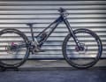 Gear shifting, belt drive and upside-down suspension fork: the downhill bike from Gamux is a real playground for technology fanatics.