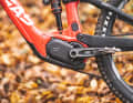 Sram Eagle Powertrain: The complete system from Sram is fully networked with the wireless shifting system, gear changes are fully automatic if required and also work while rolling. The motor pushes stoically and with powerful torque. Intuitive operation, only two modes.