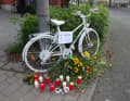 Ghost-Bikes sollen an getötete Radfahrer/innen erinnern.
