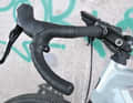 At a good 50 centimetres, the handlebar is wider than necessary, but creates plenty of space for the castor.