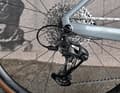 Shifting is done with Sram Apex XPLR, crisp, but usually also clearly audible.