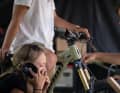 Nach der Eröffnung geht der Sprint um die Test-Bikes von Pivot, Propain und Scott los. Jede Teilnehmerin bekommt direkt ein optimales Setup. Schließlich bekommen die Federwege am Molvenosee jede Menge zu tun.