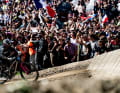 Massenhysterie: Schon bei Amaury Pierrons Run, sieht man die Fans in den Startlöchern.