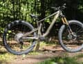 Mit Riot CF AM und Trail kommt das neue Ghost-Mountainbike 2023 auch mit einem Carbon-Rahmen. 