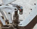The high-quality Fox shock offers many setup options and gets a lot out of the powerful suspension.