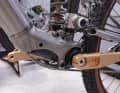 Das Motor Bracket aus Titan entstammt dem 3D-Drucker. Der Maxon-Motor ist luftig verbaut und seine besondere Form in diesem Setting gut zu erkennen.