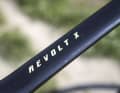 The X stands for off-road: the additional letter indicates that the Giant gravel bike is designed for unpaved trails.