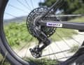 The Sram S100 Eagle AXS drivetrain may not be particularly classy, but it does an impeccable job and shifts a mountain bike cassette with a wide range of ratios wirelessly.