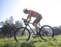 Faire du vélo dans la verdure : dans l'idéal, le trajet pendulaire se déroule dans la nature et est séparé du trafic automobile.