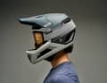 The new Leatt Gravity 5.0 is intended to raise the bar for lightweight full-face helmets: 710 grams in size M is not a record weight, but numerous features are also intended to improve protection and comfort.