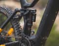Rockshox Domain fork at the front, Super Deluxe shock at the rear: with 180 millimetres of travel, the Haibike remains composed on rough descents.