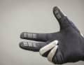 The fingers are rubberised for a good grip and the thumb and index finger are touchscreen-compatible