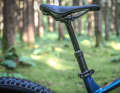 Increases suitability for off-road use enormously: the dropper post with 130 millimetre stroke.