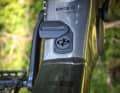 The charging port is easily accessible on the down tube. It also serves as an interface to the 250 Wh range extender (optional).