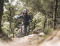 Uphill fun? Forget it! Ready to ride, the Privateer weighs over 18 kilos. Where a lighter bike encourages uphill challenges, the Privateer would rather be pushed due to its excess weight.