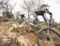 The downhill classification goes to Privateer (in front). Here, the 161 holds all the trump cards with its extremely smooth geometry and successful suspension. The compact Greer (rear), with its wonderfully playful handling, secures a points victory in the playfulness category.
