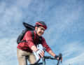 With a little practice, the gravel e-bike can also cope with technically more difficult passages - provided you are used to the racing handlebars.