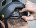 The rotary wheel at the rear is easy to reach, but runs stiffly, especially when opening