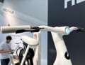 Maximal minimal: Am Cockpit finden sich keine Schalthebel, denn das Schalten funktioniert vollautomatisch.