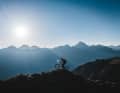 Towards the sun: record biker Tom Öhler.
