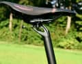The filigree split seat post of the Koga ensures a high level of comfort, just like the frame and wheels. The seat height can be quickly adjusted thanks to the quick release.