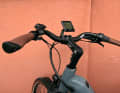 Adjustable stem, handlebars bent sharply backwards: The Kettler is very comfortable to sit upright on.